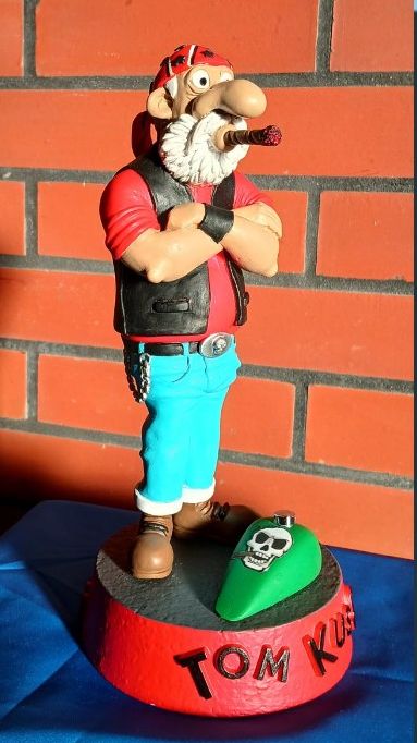 Tom Kuss figurine 1